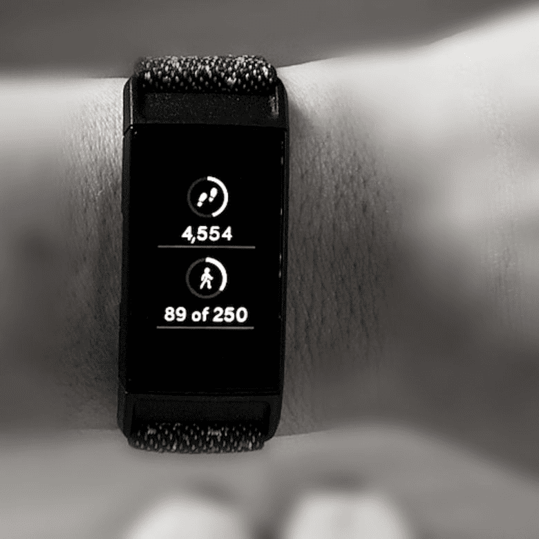 An image of the Fitbit Charge 4, the best fitness tracker for seniors no smartphone, displaying its battery life and charging cable.